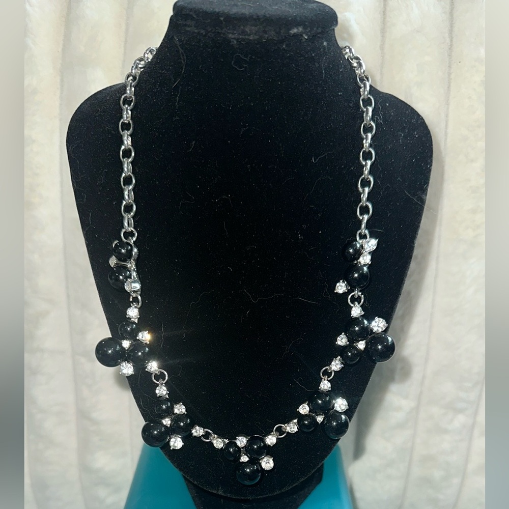 Elegant Black and Silver Necklace vintage